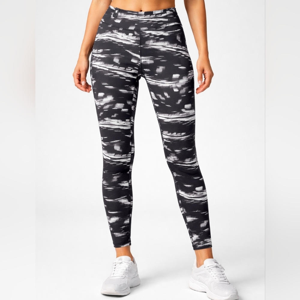 Tek Gear Black & White Patterned Leggings NWT